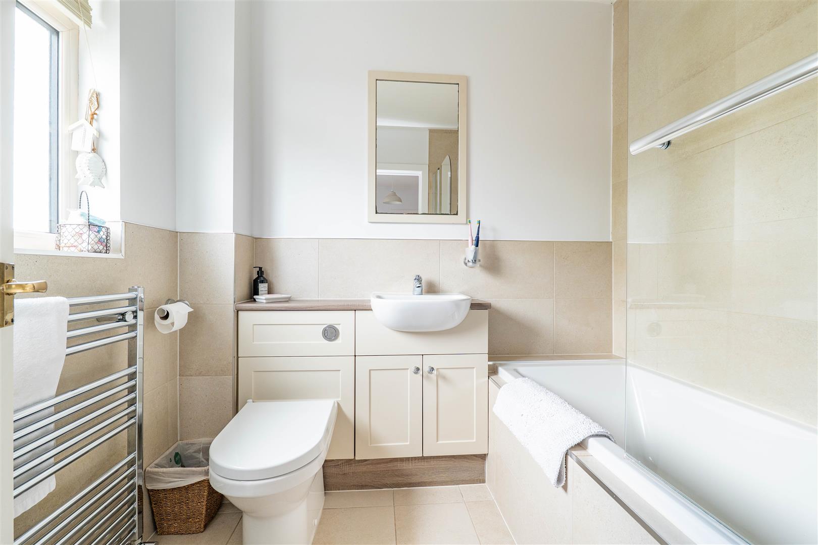 3 bed property in Dob Lane, Preston